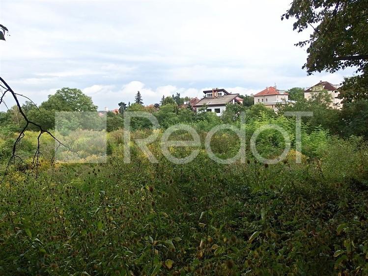 velikost pozemku - 0,85 poloha pozemku - 0,95 dopravní dostupnost - 1,00 možnost zastavění poz. - 1,00 intenzita využití poz.