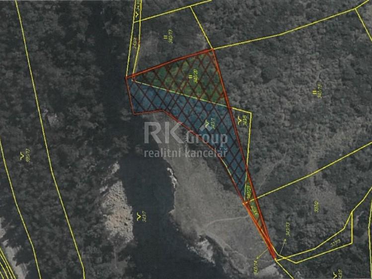 katastrálním území Praha - Holyně s překrásným výhledem do Prokopského údolí. Celkem 2 138 m2. par.č. 337/1 výměra 79 m2 - ostatní plocha, par.č. 340/20 výměre 785 m2 - trvalý travní porost, par.č. 340/21 výměra 50 m2 - trvalý travní porost, par.