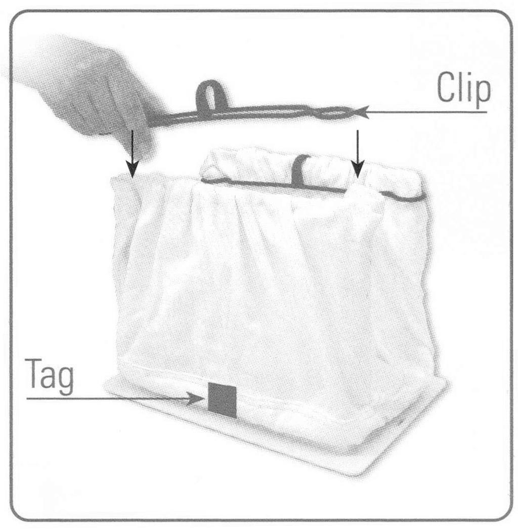Filtrační sáčky lze také občas vyprat v pračce při normálním programu pro syntetické tkaniny (do 30 C) bez použití pracích prostředků. 4) Umístěte zpět filtrační sáčky (plstnatou stranou dovnitř).
