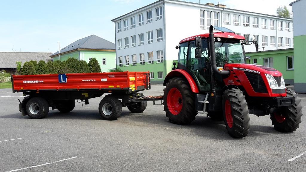 Výroční zpráva za školní rok 2017/2018 Autoškola 2017/2018 Pro obor Agropodnikání je zařazen do výukového plánu druhého a třetího ročníku i odborný předmět Motorová vozidla, v rozsahu stanoveném