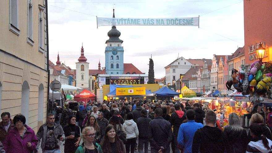 E.2. Vyjmenujte akce, které se vztahují k akcím obnovy kulturních památek z Programu regenerace MPR a MPZ, nebo využívají a rozvíjejí místní tradice /trhy, soutěže, setkání rodáků, poutě, oslavy