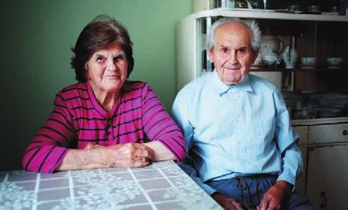 Tady jsme doma MANÎELÉ OLTOVI JSOU SPOLU P ES SEDMDESÁT LET. OBA LETOS OSLAVILI 90. NAROZENINY A AâKOLI JE V ÎIVOTù POTKALO MNOHO ZVRATÒ, ROZHODLI SE, ÎE ZÒSTANOU V ROHATCÍCH. JSOU TADY DOMA.