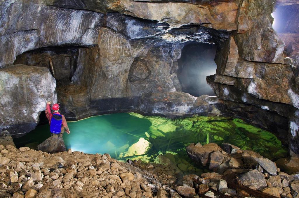 Ačkoliv nejmohutnější geologické projevy v ní ustaly před pěti miliony let, přetrvávající tektonika, vulkanismus, vysoký tepelný tok, vývěry termálních vod i seismická aktivita nadále lákají