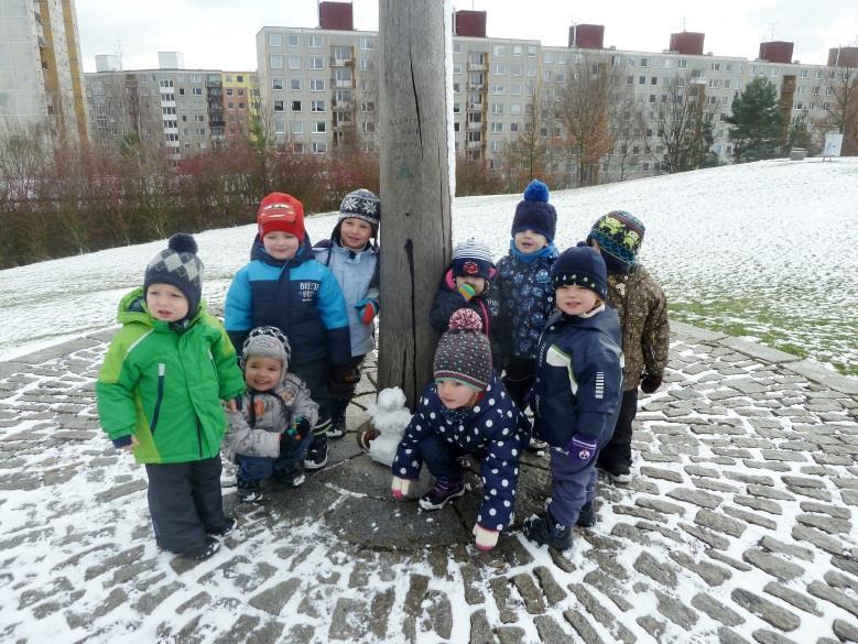 Miniškolka je proto určena dětem od 2 do 5 let. Docházka každého dítěte je plánovaná zcela individuálně dle potřeb rodičů.