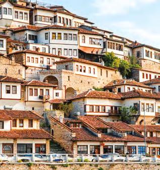 BERAT návšteva mesta tisícich okien zapísaného v zozname UNESCO s prehliadkou najzachovalejšej pevnosti v Albánsku a s krásnymi výhľadmi do širokého okolia.