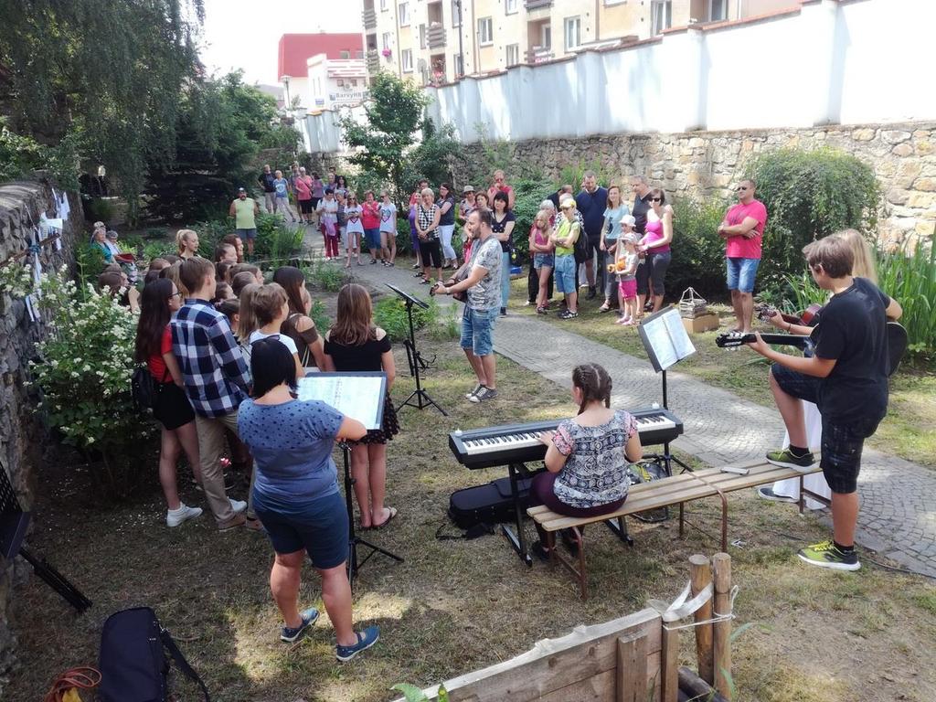 Víkend otevřených zahrad s Oříškem Naše školní