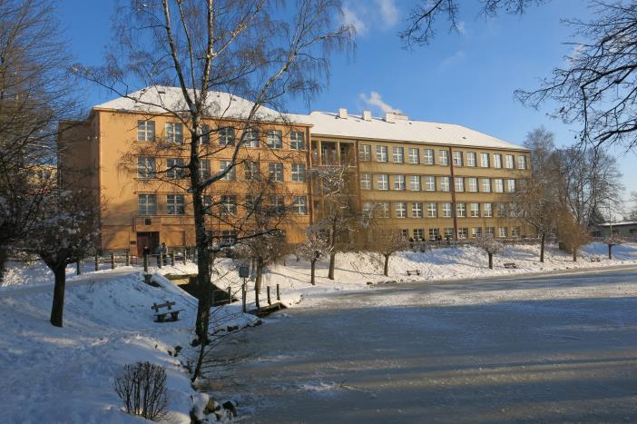 Na škole pracovalo 8 oddělení školní družiny a 2 oddělení školního klubu.