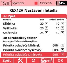14. Před letem položte model na zem a nehýbejte s ním po dobu inicializace gyroskopu. Jakmile je inicializace dokončena, je možné pohybovat servy. 15.
