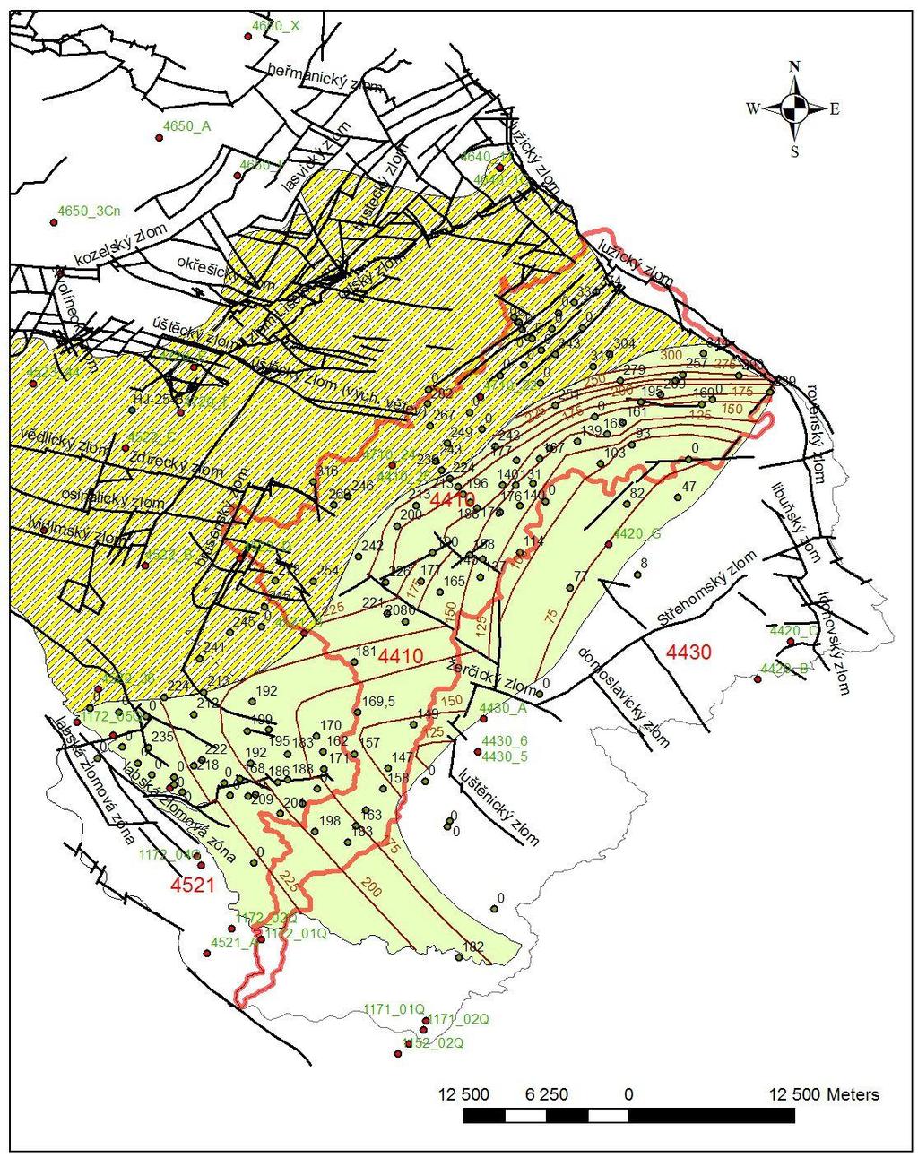 Obr. 4-15. Izoliniová mapa stropu subkolektoru Ca s vyznačenou tektonikou (černé linie) a analyzovanými vrty.