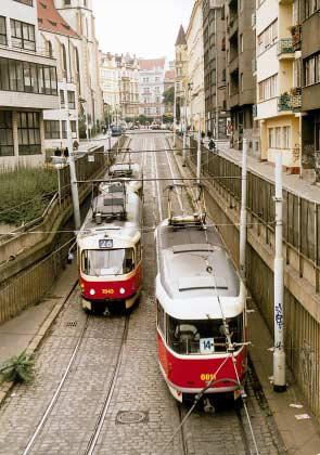 TRAMVAJE Registrace Dne 6. dubna 2001 byl doruëen na Ministerstvo vnitra»eskè republiky n vrh na evidenci odborovè organizace s n zvem ÑFederace idië tramvajìì, kter vznikla na z kladï z kona Ë.