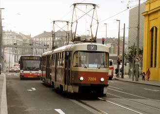 Do konce roku obdrûìme dalöìch pades t nìzkopodlaûnìch autobus a takè jsou objedn ny prvnì t i kloubovè nìzkopodlaûnì vozy.