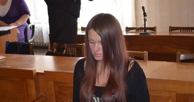 14. října 2014: Barbora Orlová 26tiletá Barbora Orlová trpící paranoidní schizofrenií zaútočila nožem v 8:00 hodin ráno na studenty Obchodní akademie ve Žďáru nad