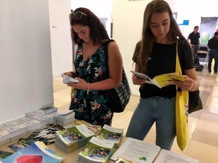 Veranstalter / Organizátor: Ortenburg Gymnasium Campusland Convention Campusland Convention Linz (AT) 05.07.2017 Mit ihrem Hochschulführer stellte sich die EDM als attraktiver Hochschulraum vor.