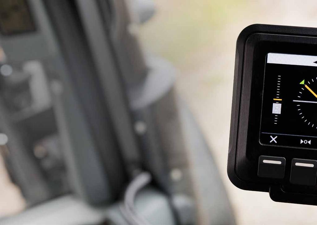 12 NOVÁ ŘADA Q Q-COMPANION FUNKCE A FAKTA Monitorování stavu nakladače Uživatelsky přívětivý ukazatel zobrazující úhel nářadí a výšku nakladače.