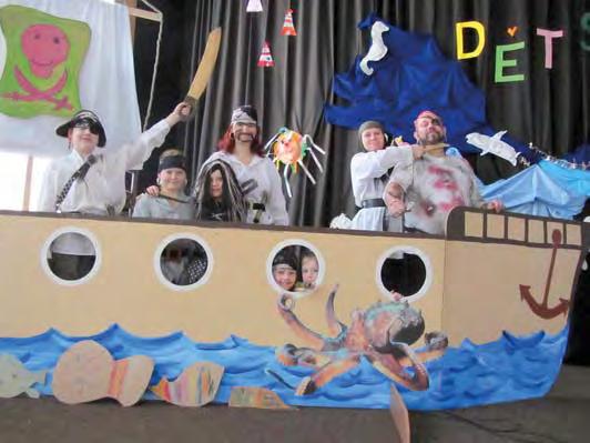 Dětský karneval Dne 11. 2. 2012 se sál KD Halenkovice proměnil ve velkou pirátskou loď. Konal se zde totiž Dětský karneval s podtitulem piráti.