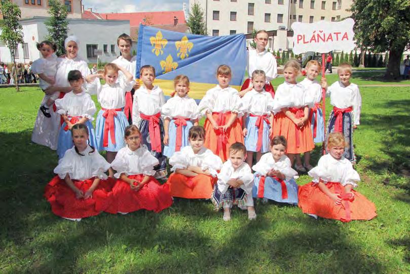 Při likvidaci požáru byl zasažen proudem vody také sousední dům, který se nějaký čas potýkal s vlhkostí. Této rodině byl zajištěn vysoušeč vlhkosti.