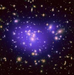 b) čočkování, kde nebylo popsáno čím a jak se pozná, že hmotnost přední galaxie je vyšší než by měla být a c) záření horkého plynu, a zde jste už vůbec nevysvětlil jak toto záření objasňuje temnou