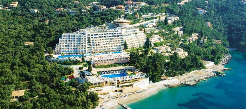 Hotel: vstupná hala s recepciou, internetový kútik, reštaurácia, grécka taverna Zorbas, talianska reštaurácia Mamma Mia, bar, dva pool bary, bazén s aktivitami, relaxačný bazén, detský bazén, dva