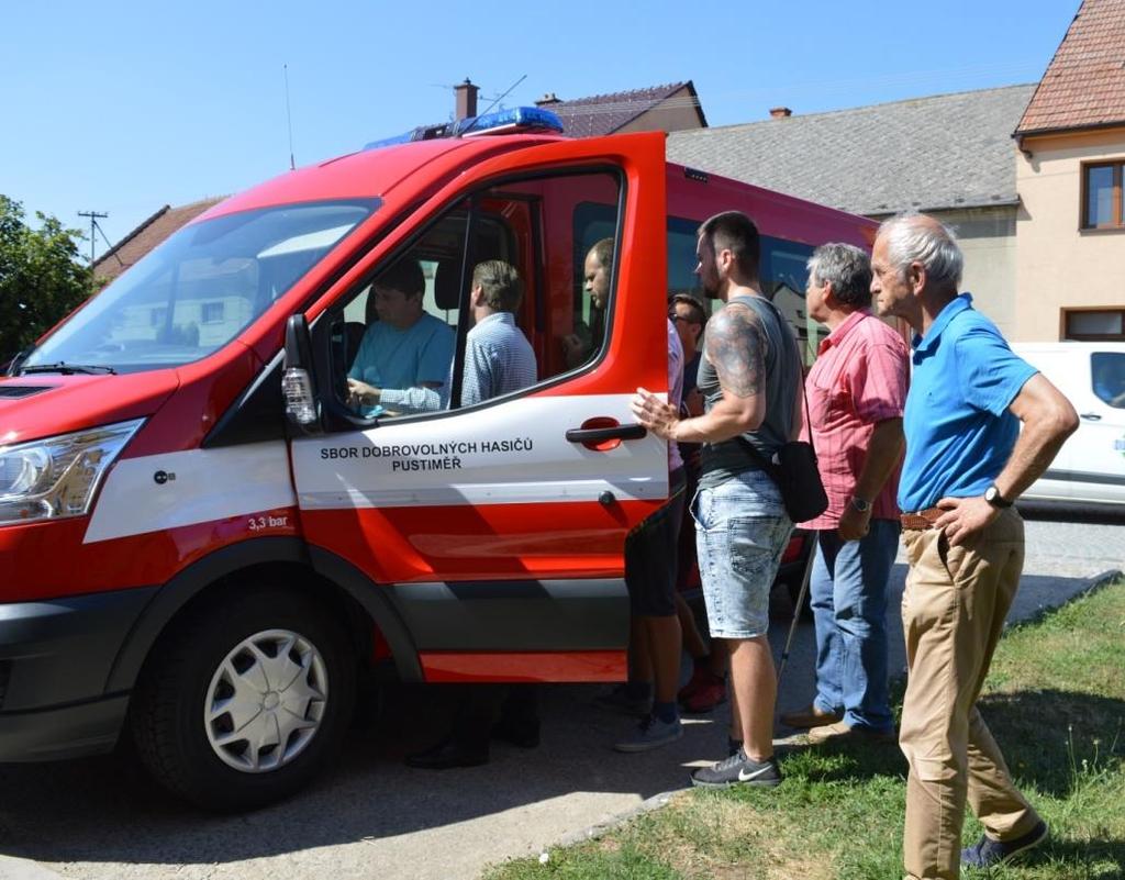 Obrázek 43: Mladší vyrážejí na start hasičské štafety. Foto. Jiří Pilát. Dorostenci se v krajské soutěži neztratili a získali třetí místo. Také v Husovicích byli 3.