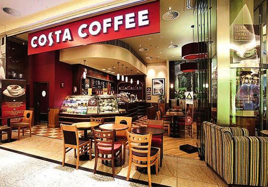 LEDOVÉ OSVĚŽENÍ Čerstvě připravované ledové čaje vám na horké dny nachystala kavárna Costa Coffee (patro 0). Na své si přijde úplně každý.
