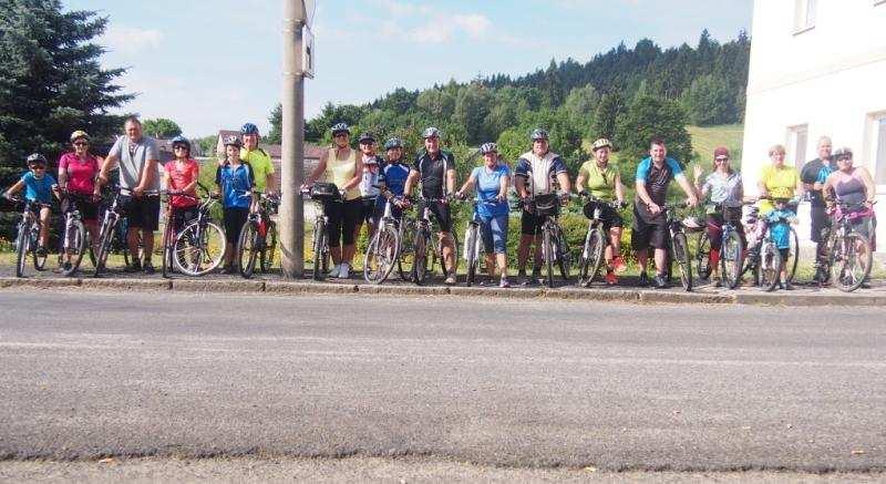 5. 7. 2017 Op t se uskutečnil cyklovýlet a to za účasti Ňň výletník z naší obce. Jela se pohodová trasa, kterou op t p ipravil Pavel Viták, a to: Číha -Kr t nice-čejkovy-hrádek-kolinec-mlázovy- Číha.