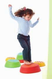 Zvlněnému chodníčku (1M 90BKT). Díky pěkným barvám a formě stylizované do tvaru kamenů podněcují děti ke skákání a vykonávání cvičení k udržení rovnováhy a k správné chůzi.