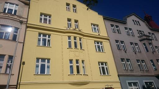 Bubeneč, Praha 6 založena veřejná podpora "de minimis" oprava fasády oprava oken a dveří, nové portály s dveřmi celkové: 1 665 392 Kč 828 051 Kč 828 051 Kč 828 051 Kč vlastní: 999 236 Kč 528 051 Kč