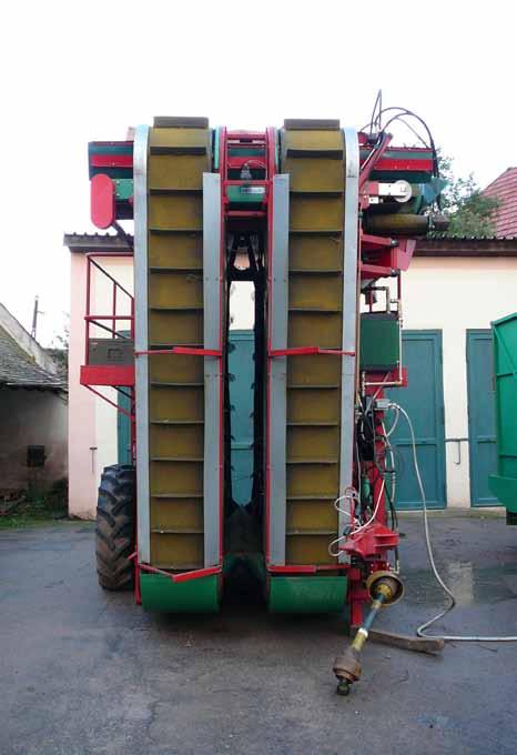 Obr. 12 Mobilní sklízeč chmele