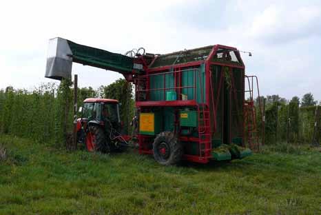 Obr. 38 Mobilní sklízeč chmele