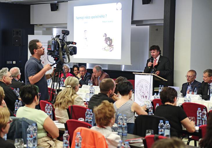 KONFERENCE ČLK Foto: Martin Kubica Personální devastace českého zdravotnictví V souladu s usnesením delegátů sjezdu uspořádala lékařská komora dne 23. 5.