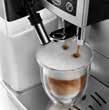 mm možnost naprogramování zapnutí a vypnutí přístroje nastavitelny adaptér pro vy dej kávy pro různou velikost šálku od 86 mm až po 142 mm možnost naprogramování zapnutí a