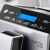 22 23 ECAM 44.660.B Eletta Cappuccino ECAM 44.620.S Eletta Plus ITALIAN DESIGN De Longhi LatteCrema System pro skutečny mix potěšení.