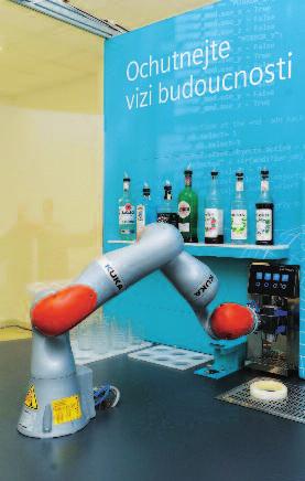 Hned u vstupu do expozice Siemens se setkáte s robotickým barmanem, který vám namíchá koktejl na přání.