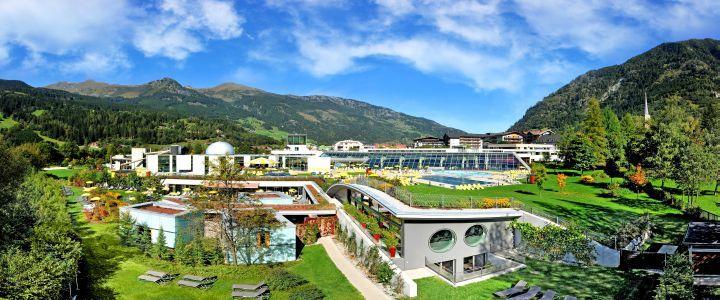 felsentherme.com Alpentherme Bad Gastein Moderní termální lázně s výhledem na panorama Alp. Bazény, sauna s horským jezerem, wellness oáza, skluzavky a mnoho dalšího.