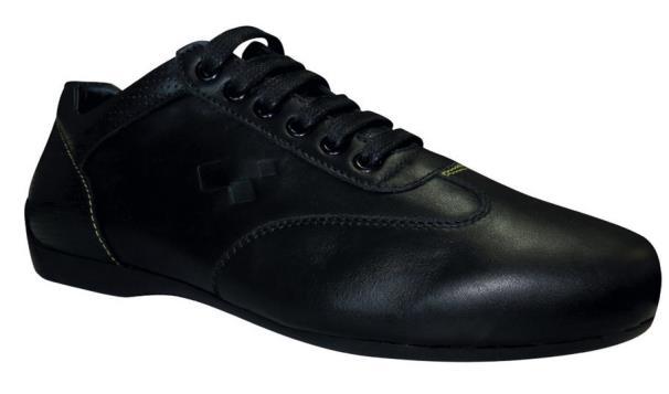 Športové topánky Materiál: teľacia koža zvonku, mäkká koža zvnútra. Kožená vložka.