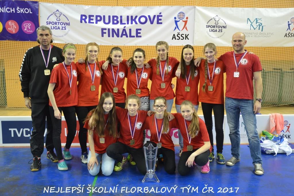 Náš školní tým starších dívek vybojoval v republikovém finále Sportovní ligy ZŠ ve florbalu Pohár ministryně školství 2017. Náš školní tým patří mezi nejlepší florbalové týmy v České republice.