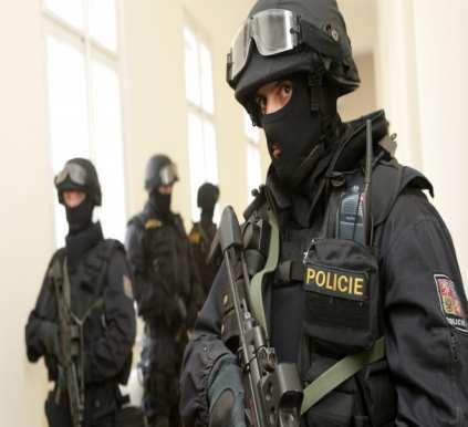 Policie České republiky chrání bezpečnost osob a majetku spolupůsobí při zajišťování veřejného pořádku, a byl-li
