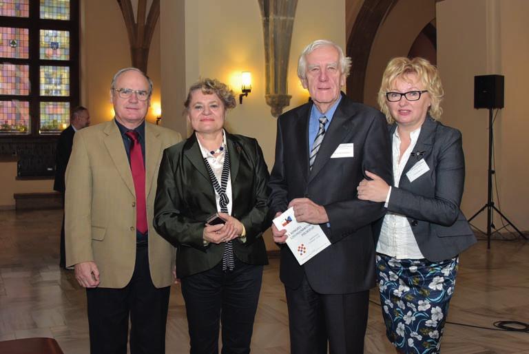 zahraniční kontakty a spolupráce Hlavní organizátoři síťového kongresu Ryszard Gładkiewicz, Jadwiga Dunaj, Jacek Baluch a zástupkyně polského MZV Marzena Krajewska během slavnostního ukončení