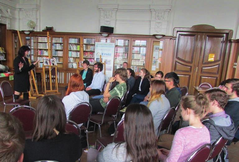 z přdnášek pro odbornou i laickou veřejnost / Prezentace výzkumu a publikací Historického ústavu AV ČR Studenti dějepisného semináře teplického gymnázia pozorně vyslechli přednášku Zlatici