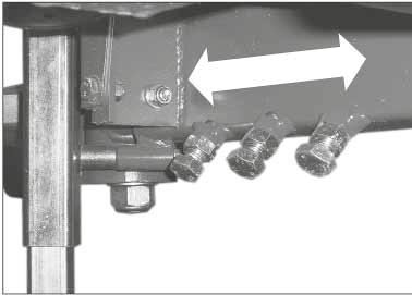 4 - Spuštění stroje Mechanické připojení Nastavení délky tažné oje 1. Nasaďte opěrné kolo do polohy označené na obrázku. 2. Povolte šrouby (A), v oblasti připojení tažné oje k rámu stroje. 3.