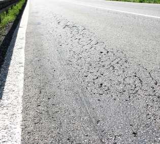 Porušení asfaltových vrstev únavou, vyšší dopravní zatížení než zatížení na něž byla vozovka vybudována, tenké asfaltové vrstvy, neúnosné podloží, porucha odvodnění, použití namrzavého materiálu v