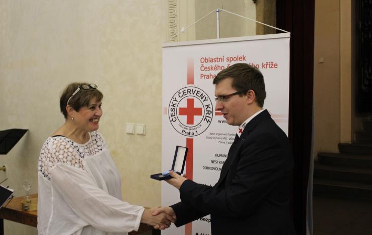 Bezpříspěvkové dárcovství krve Dárcovství krve a krevních složek Podpora neplaceného dárcovství krve je jednou z klíčových aktivit Českého červeného kříže.