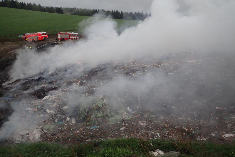 5,- Kč Nasazení jednotek PO: 4x HZS MSK 7x JSDH obcí Jednalo se o poţár velkokapacitního seníku. Poţár byl v době příjezdu jednotky ve III.