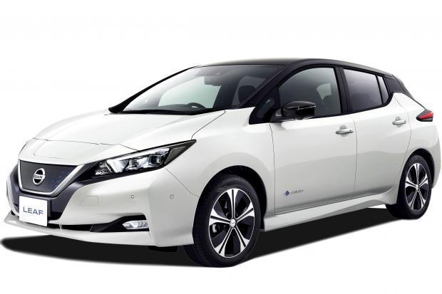 Elektromobilita Nový Nissan LEAF Kapacita baterie: 40 kwh Typ baterie: laminovaná lithium-iontová 350 V Rozměry: 4490 x 1788 x 1530 mm, rozvor: 2700 mm Hmotnost: pohotovostní 1543 kg, celková 1995 kg