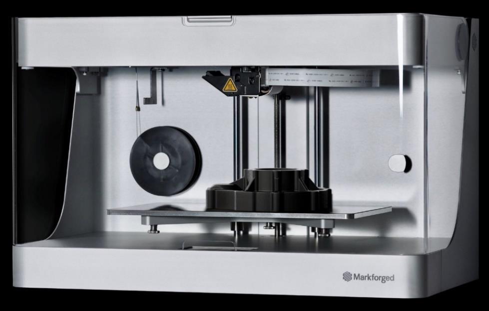 3D tiskárna Mark Two kombinuje tiskovou hlavu se speciální technologií CFF (Composite Filament Fabrication) pro karbonová a skelná vlákna či kevlar s tradiční hlavou využívající technologie FDM pro