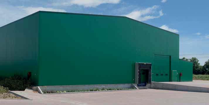 range Isobox, Isorighe, Isopiano Vyrábí se v: Itálii, Německu, Španělsku, Rumunsko Stěnový panel se dvěma kovovými plášti, izolovaný