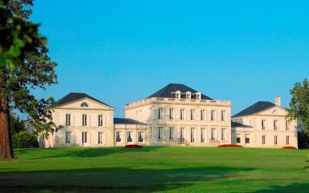 Château Phélan Ségur Saint-Estéphe Na počátku 19. století byla oblast Bordeaux významnou základnou obchodu mezi Anglií a Francií a mnoho anglických a irských obchodníků se zde postupně usadilo.