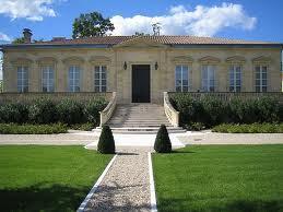 Château La Tour Figeac, Saint Emilion Grand Cru Vinařství založil v roce 1879 pan Corbière, původně mělo 37 hektarů, ale postupem času bylo rozděleno na další vinařství La Tour du Pin a La Tour du