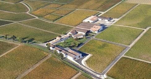 Château Sociando-Mallet Cru Bourgeois, Haut Médoc Toto vinařství se nachází na levém břehu vinařské oblasti