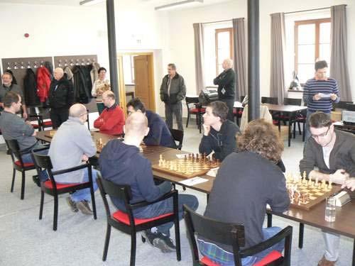 Gabriel Slanicay - VM Martin Petr 1. e4 e6 2. d4 d5 3. exd5 exd5 4. Jf3 Jf6 5. Sd3 c5 6.O-O Jc6 7. Ve1+ Se7 8. dxc5 O-O 9. Se3 Sg4 10. c3 Dc7 11. Jbd2 Je5 12. Se2 Jxf3+ 13. Sxf3 Sxf3 14. Dxf3 Sxc5 15.